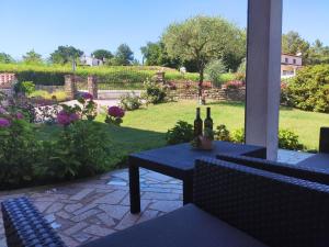 Vonkajšia záhrada v ubytovaní Apartment Mita