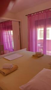 Posteľ alebo postele v izbe v ubytovaní Apartments Valiza III Large apartment - 3 bedrooms and parking space i Apartments Valiza IV