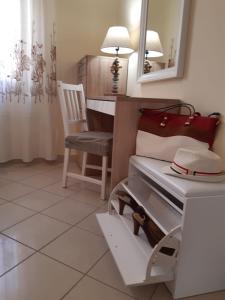 a room with a piano with a chair and a mirror at Casa di Tiziana in Anzio