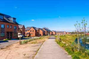 Vidale Court, 3 Bedroom House with River Irwell view, sleeps 6