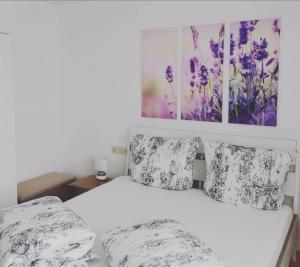 Postel nebo postele na pokoji v ubytování Ferienwohnung Lavanda