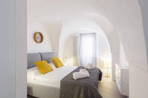 A bed or beds in a room at TORRE BIANCA VISTA MARE