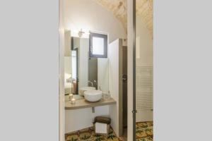 A bathroom at TORRE BIANCA VISTA MARE