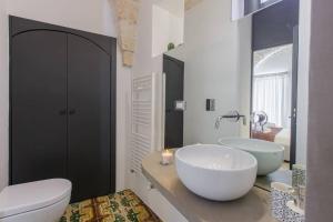 A bathroom at TORRE BIANCA VISTA MARE