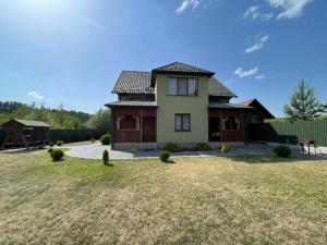 a house with a large yard in front of it at Садиба Меланія in Svityazʼ
