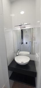 A bathroom at CARLOS APARTAMENTo Még 27 kép