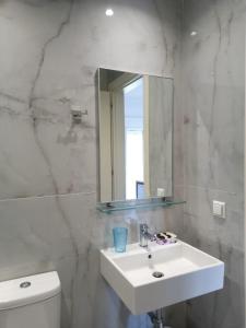 Koupelna v ubytování VIAL Rooms