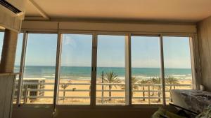Fotografia z galérie ubytovania Frente al mar, a 10 metros de la playa, vistas increíbles del mar, reformado 2021 !!! v destinácii El Campello