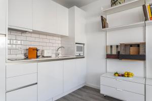 Kuchnia lub aneks kuchenny w obiekcie Pop Art, Apartamentos de diseño en Arenal