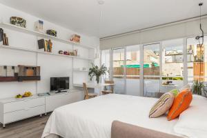 Kuchnia lub aneks kuchenny w obiekcie Pop Art, Apartamentos de diseño en Arenal