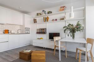 Kuchnia lub aneks kuchenny w obiekcie Pop Art, Apartamentos de diseño en Arenal