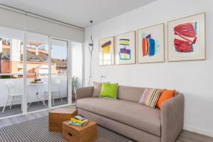 Część wypoczynkowa w obiekcie Pop Art, Apartamentos de diseño en Arenal