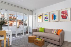 Część wypoczynkowa w obiekcie Pop Art, Apartamentos de diseño en Arenal