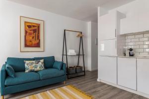 Kuchnia lub aneks kuchenny w obiekcie Pop Art, Apartamentos de diseño en Arenal