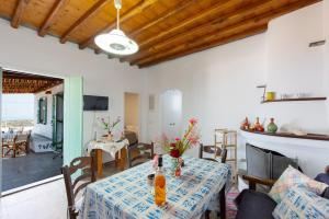 TV a/nebo společenská místnost v ubytování «MARMARA» house