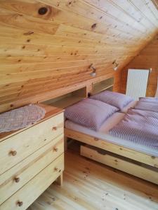Posteľ alebo postele v izbe v ubytovaní Chaloupka Žďárky