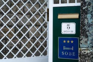 Certifikát, hodnocení, plakát nebo jiný dokument vystavený v ubytování Viola rooms