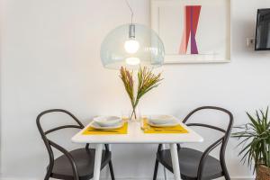 Zdjęcie z galerii obiektu Pop Art, Apartamentos de diseño en Arenal w Sewilli