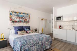 Kuchnia lub aneks kuchenny w obiekcie Pop Art, Apartamentos de diseño en Arenal