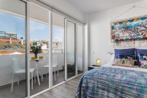 Łóżko lub łóżka w pokoju w obiekcie Pop Art, Apartamentos de diseño en Arenal