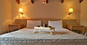 Postel nebo postele na pokoji v ubytování Zigouris House