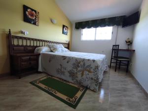 A bed or beds in a room at Pension Casa Carmela