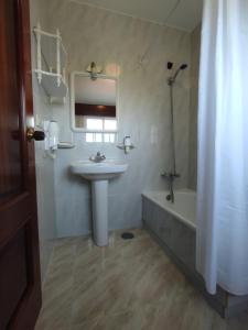 A bathroom at Pension Casa Carmela