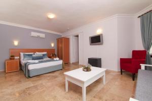 Ein Bett oder Betten in einem Zimmer der Unterkunft Dalyan Hotel Nish Caria