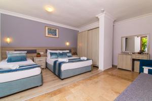 Ein Bett oder Betten in einem Zimmer der Unterkunft Dalyan Hotel Nish Caria