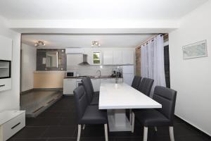 Kuchyň nebo kuchyňský kout v ubytování Country House Korlat