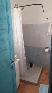 Łazienka w obiekcie B&B Roseddu
