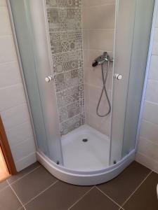 Koupelna v ubytování Apartmani Ivan + 27 fotografií