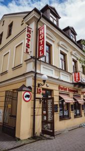 Budynek, w którym mieści się hotel