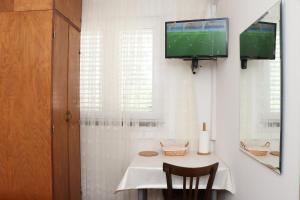 Televízia a/alebo spoločenská miestnosť v ubytovaní Apartment for one person