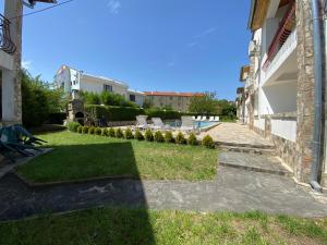 a backyard of a house with a lawn at Complex Sea & Sky next to the Beach ! in Kranevo
