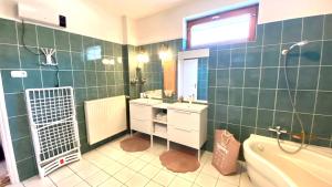 Kúpeľňa v ubytovaní Do-Ti Apartmanház Balatonlelle