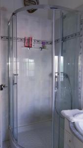 Kylpyhuone majoituspaikassa Happydays Cannes spacieux duplex 70m2