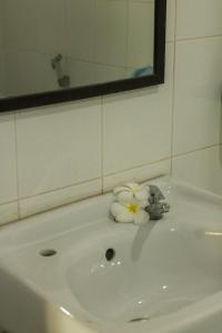 Bathroom sa Lendang Eco Lodge