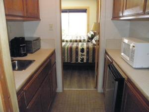 a small kitchen with a bed in a room at CREEKSIDE LODGE in Markleeville