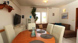 TV a/nebo společenská místnost v ubytování Apartmani Meri