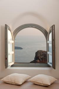 an open window with a view of the ocean at Kapari Natural Resort in Imerovigli