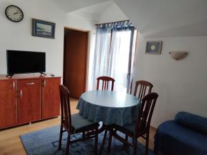 TV a/nebo společenská místnost v ubytování Apartments Vodice Srima