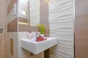 Ένα μπάνιο στο ILLÉS Apartmanok I. +17 φωτογραφίες