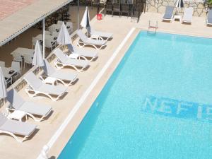 Bazén v ubytování Nefis Hotel Ölüdeniz nebo v jeho okolí