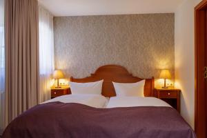 Postel nebo postele na pokoji v ubytování Hotel Ettrich & Elbresort Rathen