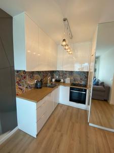Kuchyňa alebo kuchynka v ubytovaní Apartament Swing