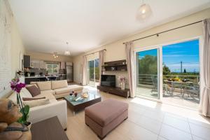 A seating area at Cicada Home