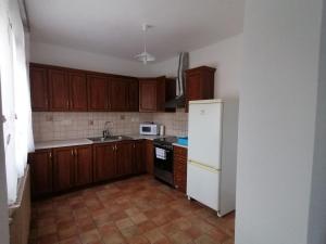Nhà bếp/bếp nhỏ tại Family House +8 ảnh