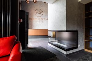 Televízia a/alebo spoločenská miestnosť v ubytovaní Apartament Nadmotławie 34