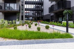 Vonkajšia záhrada v ubytovaní Apartament Nadmotławie 34